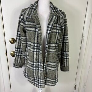 Berkley Jensen women Plaid sherpa Jacket pockets buttoned collar Sz S Gray White